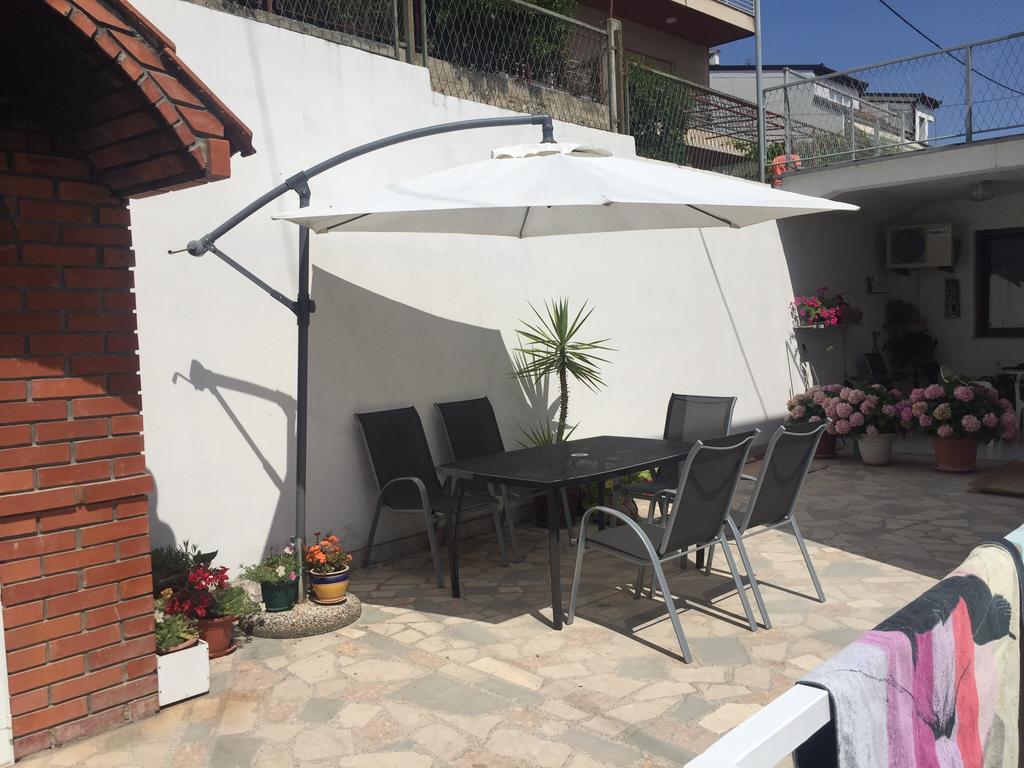 Apartment Satus Podstrana Exterior foto